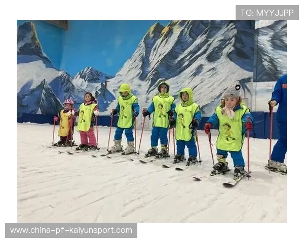 冰雪运动俱乐部推动少儿滑雪课程的家庭参与与体验营，冰雪运动培训机构